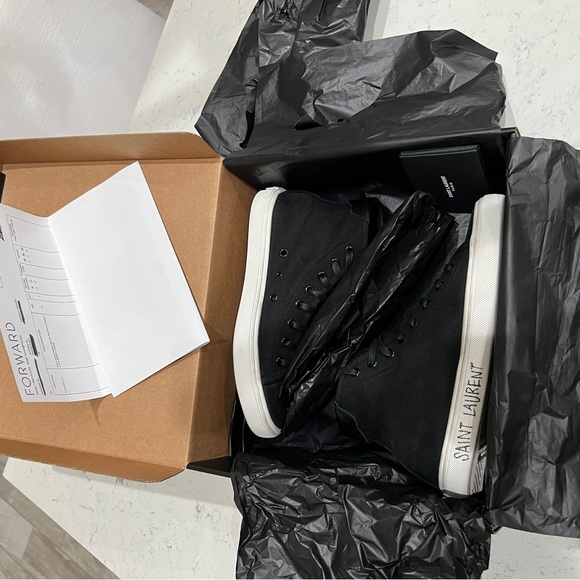 Saint Laurent Malibu distressed sneakers - Picture 6 of 8